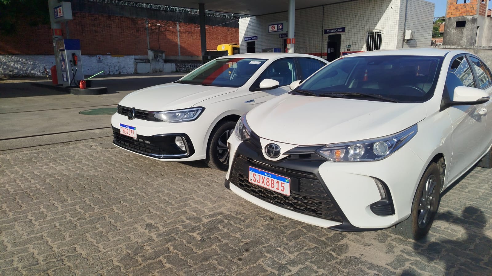 Veículos modernos Toyota e Volkswagen